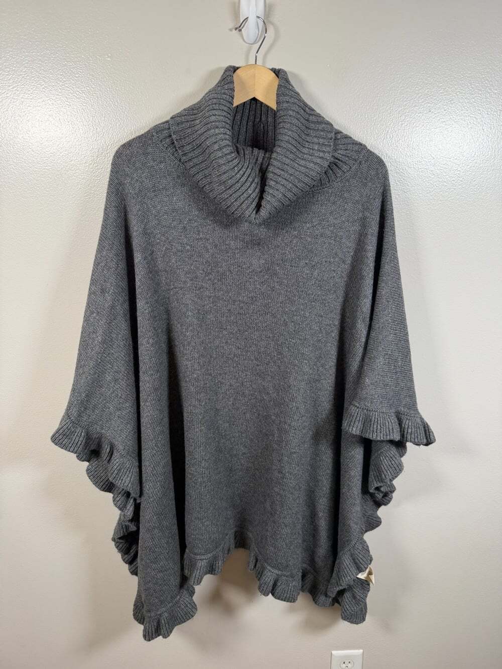 UGG Jacey Turtleneck Poncho One Size Gray Wool Blend Ruffle Cozy Travel Comfy